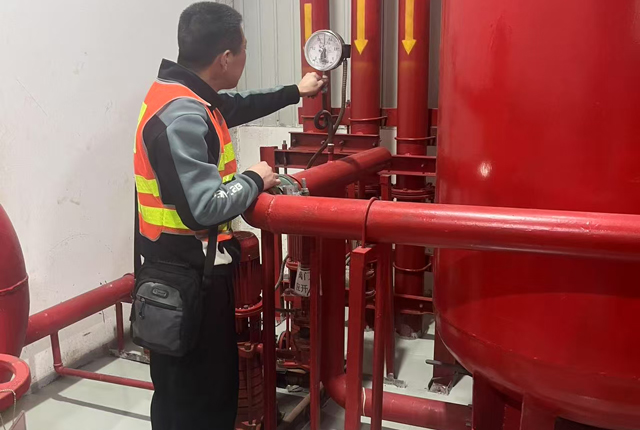 寫(xiě)字樓消防維?？梢杂晌飿I(yè)公司承擔(dān)嗎?寫(xiě)字樓消防維保的資質(zhì)要求